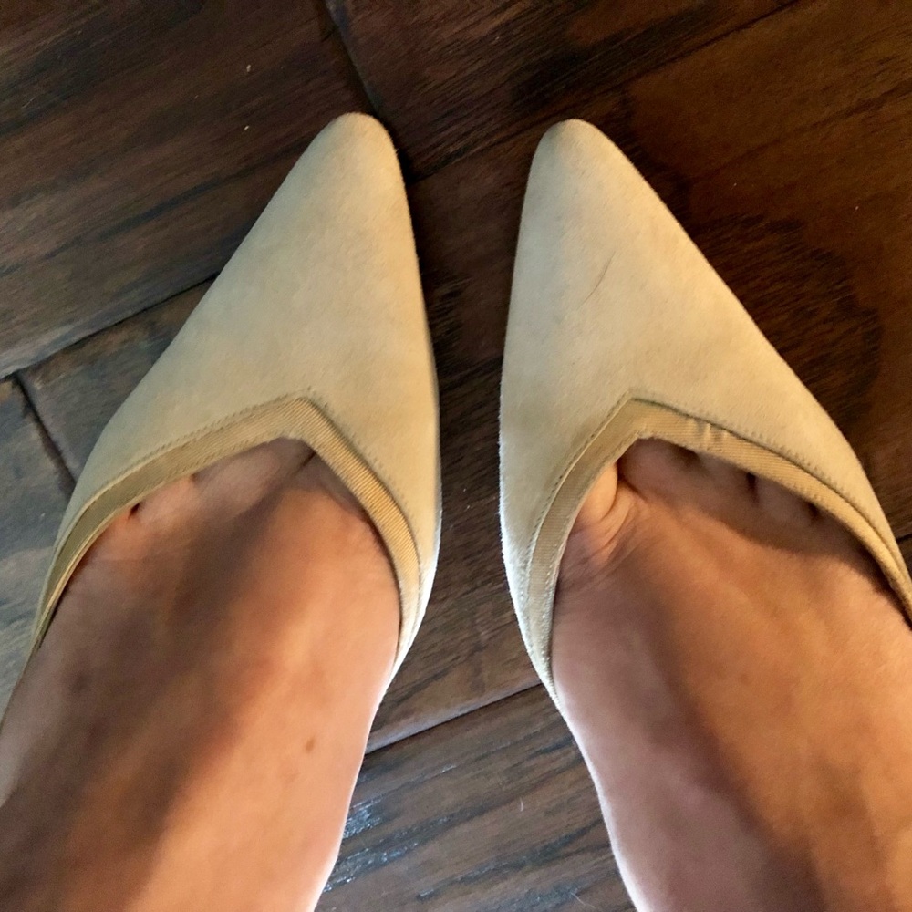 Manolo Blahnik Beige Suede Heels
